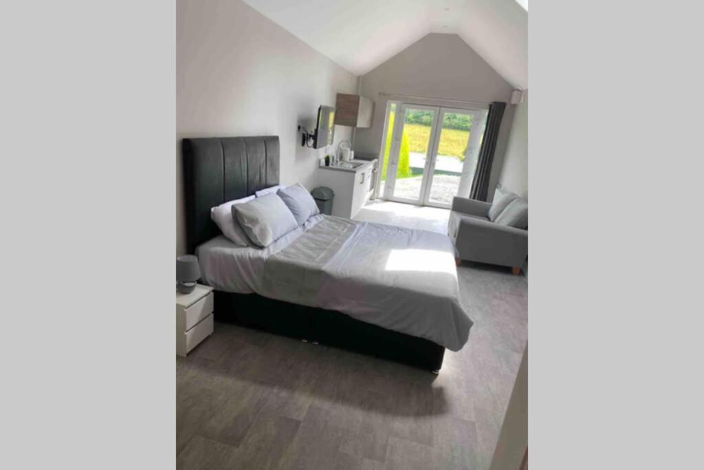 The Forest Chalet - Stunning Studio Apartment Ballycastle Exteriör bild